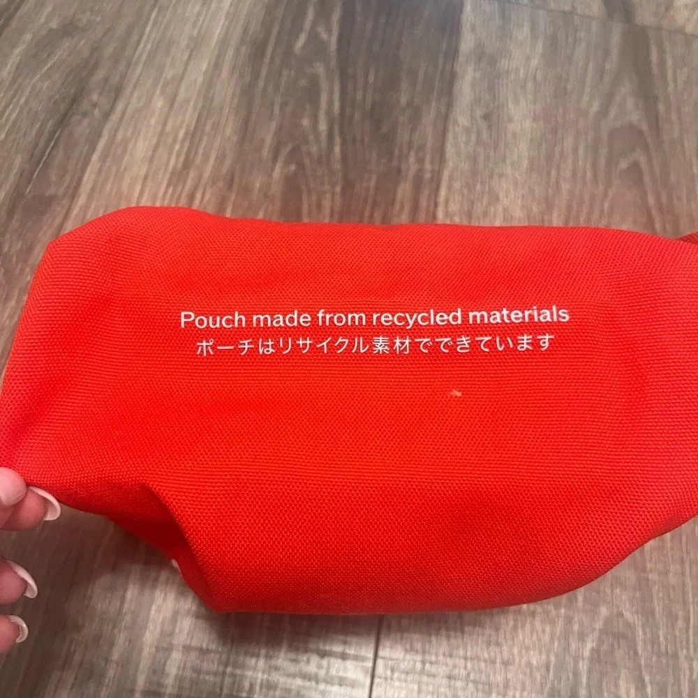 SHISEIDO Canvas Zip Bag JAPANESE BEAUTY SECRETS INSIDE NWOT 10 x 6.5 inches - Picture 3 of 4